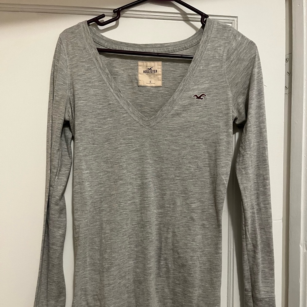 Vintage Long Sleeve Hollister V Neck w Logo